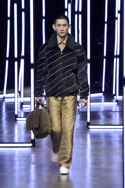 Look 10